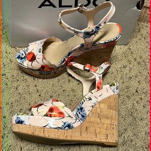 Women’s Aldo Wedge heel sandals. Size 9